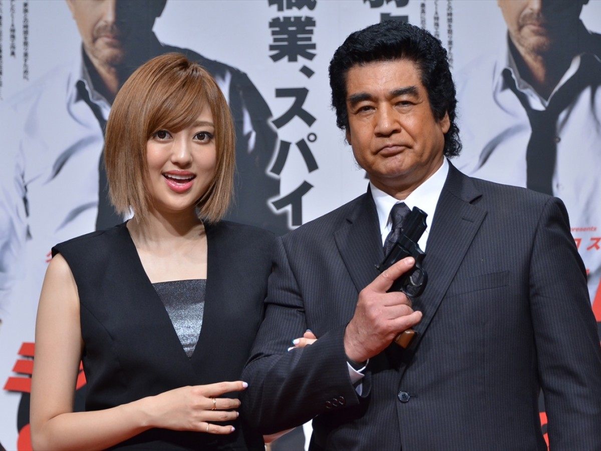 菊地亜美、ダンディーな藤岡弘、にメロメロ！「藤岡さんみたいな人と結婚したい」