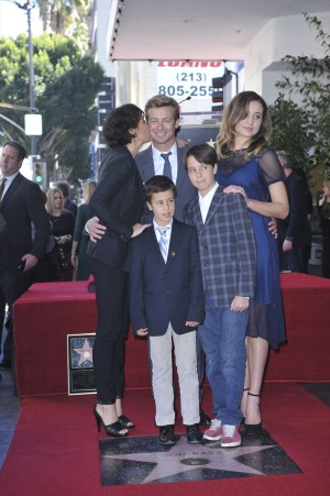 「ハリウッド・ウォーク・オブ・フェーム」への殿堂入りを果たしたサイモン・ベイカー