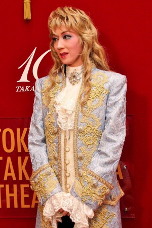 凰稀かなめ、宝塚宙組公演『ベルサイユのばら－オスカル編－』囲み取材の様子