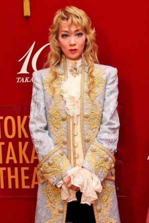 凰稀かなめ、、宝塚宙組公演『ベルサイユのばら－オスカル編－』囲み取材の様子