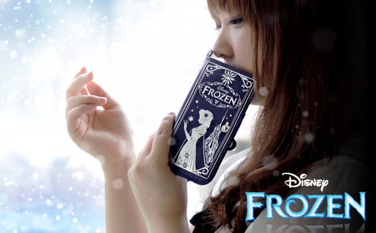 『アナと雪の女王』本革スマホケース登場！アナ、エルサ、オラフが銀色に輝く