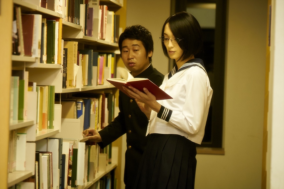 谷桃子が裸にタオル、佐藤かよがセーラー服を披露！　『鬼灯さん家のアネキ』予告解禁