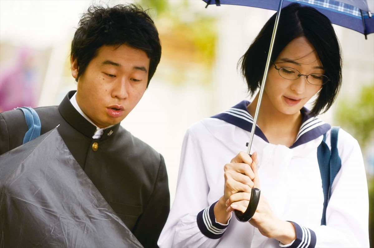 谷桃子が裸にタオル、佐藤かよがセーラー服を披露！　『鬼灯さん家のアネキ』予告解禁