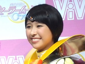 セーラー戦士を彷彿とさせる衣装で登場したももいろクローバーZ