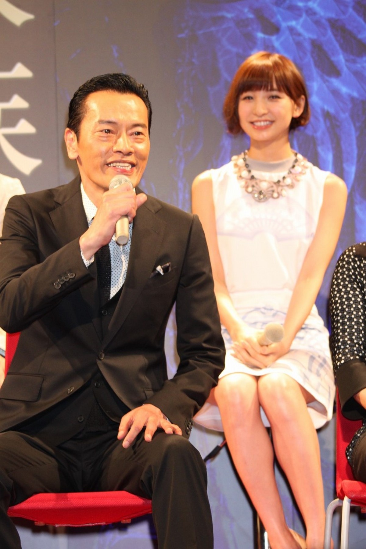 篠田麻里子、遠藤憲一からプレゼント攻撃!?　『家族狩り』共演者はブーイング