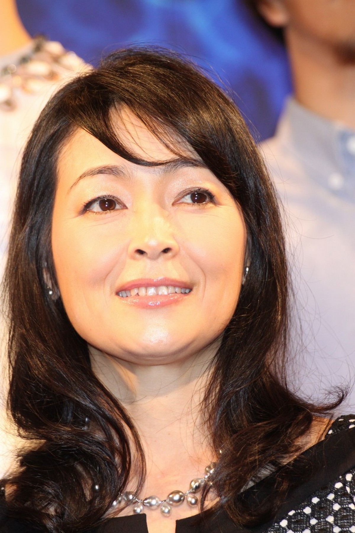 篠田麻里子、遠藤憲一からプレゼント攻撃!?　『家族狩り』共演者はブーイング