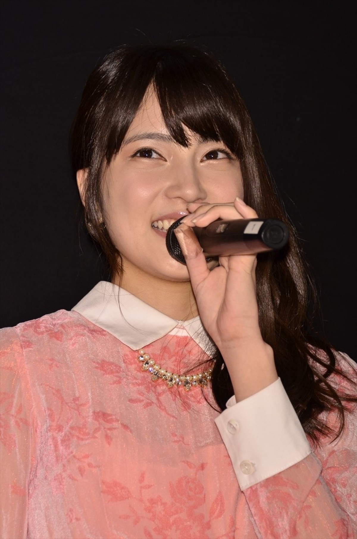 AKB入山杏奈、ギプス姿ながらも「この年の瀬に」とノリノリでボケ
