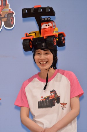 『プレーンズ2／ファイヤー＆レスキュー』来日記者会見に登場した箕輪はるか（ハリセンボン）