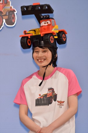 『プレーンズ2／ファイヤー＆レスキュー』来日記者会見に登場した箕輪はるか（ハリセンボン）