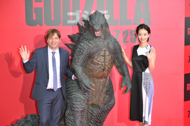 映画『GODZILLA ゴジラ』ジャパンプレミアに登場したギャレス・エドワーズ監督と波瑠