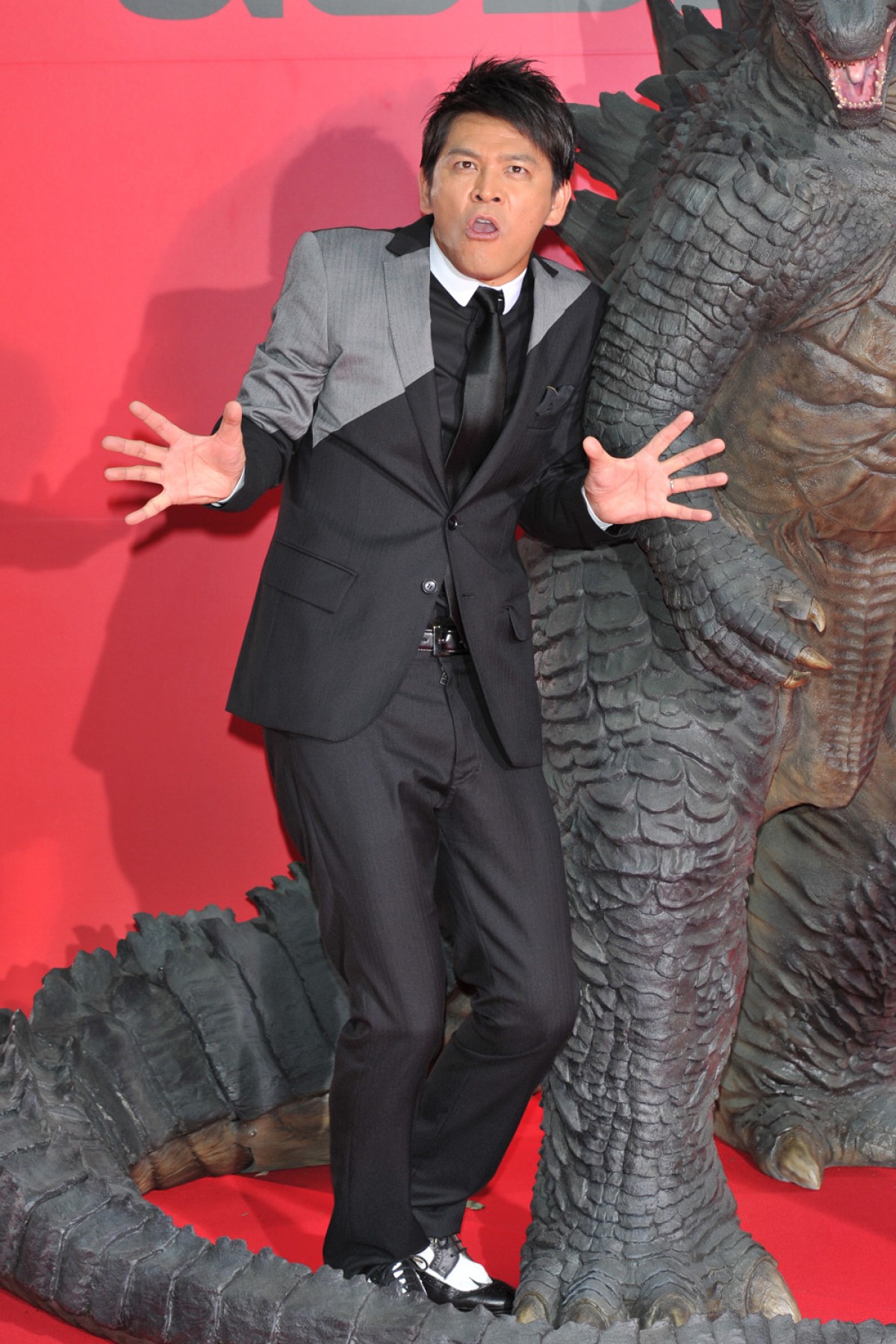 渡辺謙、ハリウッド版『ゴジラ』をアピール！ゴジラ松井からエール