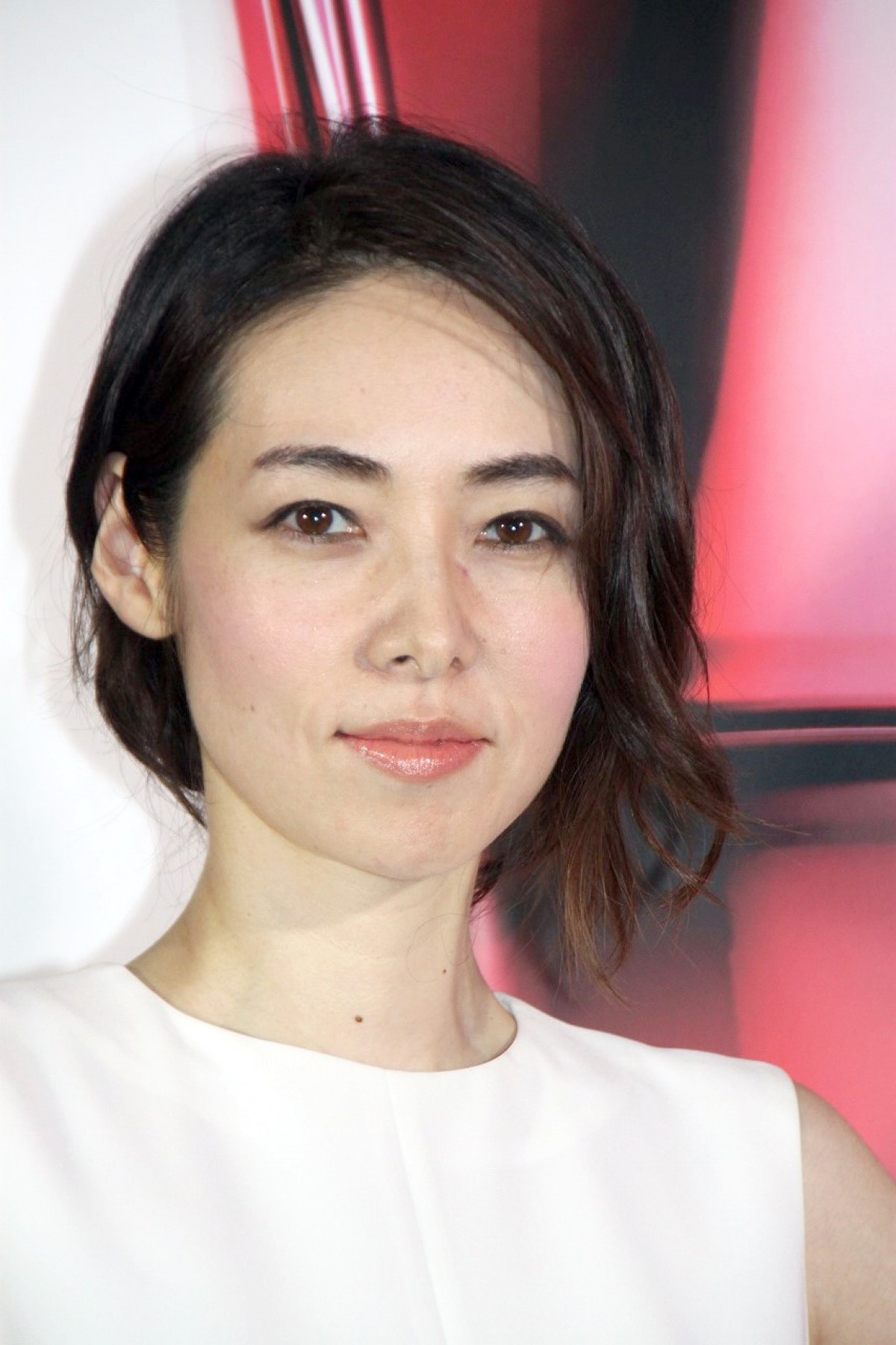 菊地凛子、真紅のドレスで圧倒的な存在感！蘭寿とむ、秋元梢ら“美の女神”たちが登場