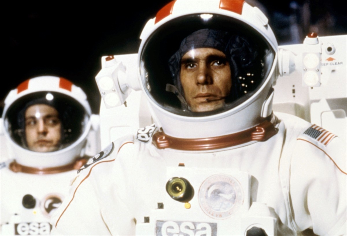 全裸の美人吸血鬼が迫る『スペース・バンパイア』無修正DVD発売！吹替も初収録