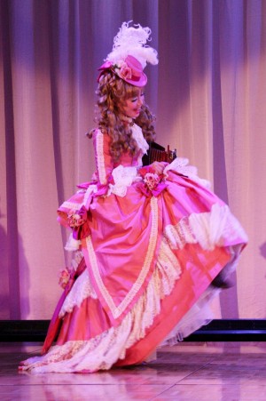 『伯爵令嬢‐ジュ・テーム、きみを愛さずにはいられない‐』制作発表会で行った、パフォーマンスの様子