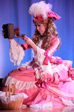 『伯爵令嬢‐ジュ・テーム、きみを愛さずにはいられない‐』制作発表会で行った、パフォーマンスの様子