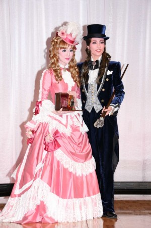 早霧せいな、咲妃みゆ、『伯爵令嬢‐ジュ・テーム、きみを愛さずにはいられない‐』制作発表会にて