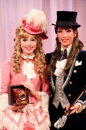 早霧せいな、咲妃みゆ、『伯爵令嬢‐ジュ・テーム、きみを愛さずにはいられない‐』制作発表会にて