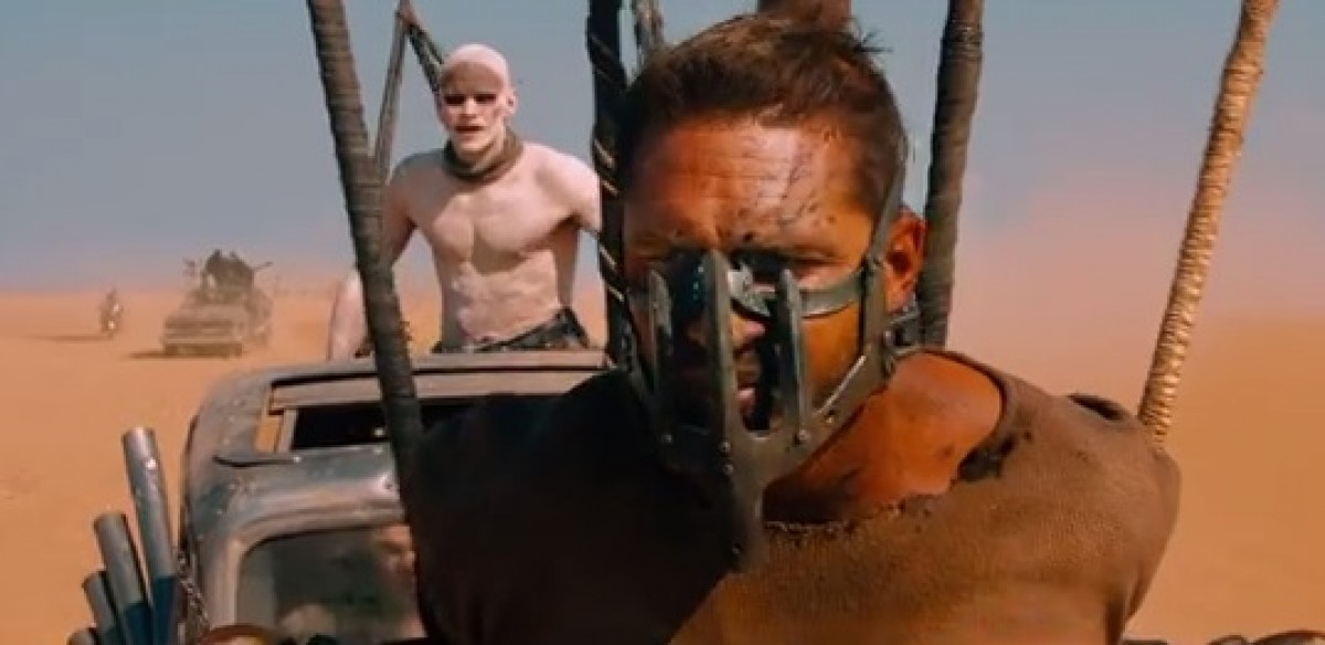 トム・ハーディがマッド・マックスを演じるシリーズ最新作の予告編が公開(※YouTube『Mad Max:Fury Road (原題)』予告編のスクリーンショット)