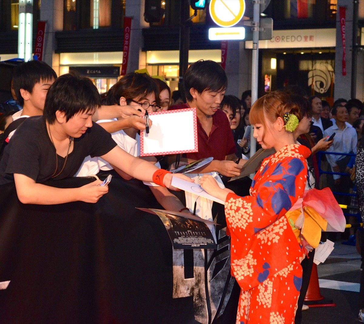 しょこたん「なんて美しい肩甲骨！」ハリウッド女優来日で興奮　