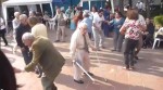杖を持ったおじいちゃんが一変、突如キレキレのダンスを披露！