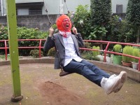 真っ赤なアイツ！“りんご飴マン”に高円寺でインタビュー