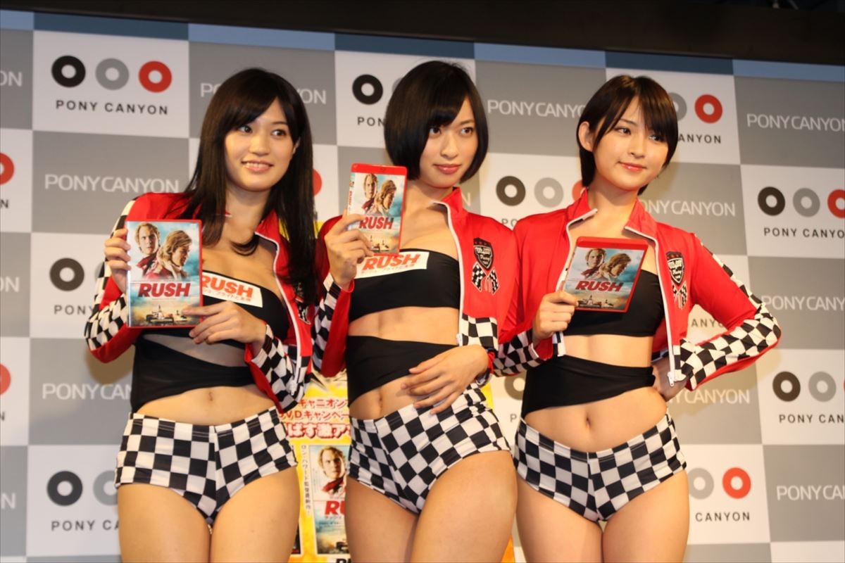 高崎聖子、倉持由香、鈴木咲、セクシーレースクイーン姿でF1映画『ラッシュ』をPR