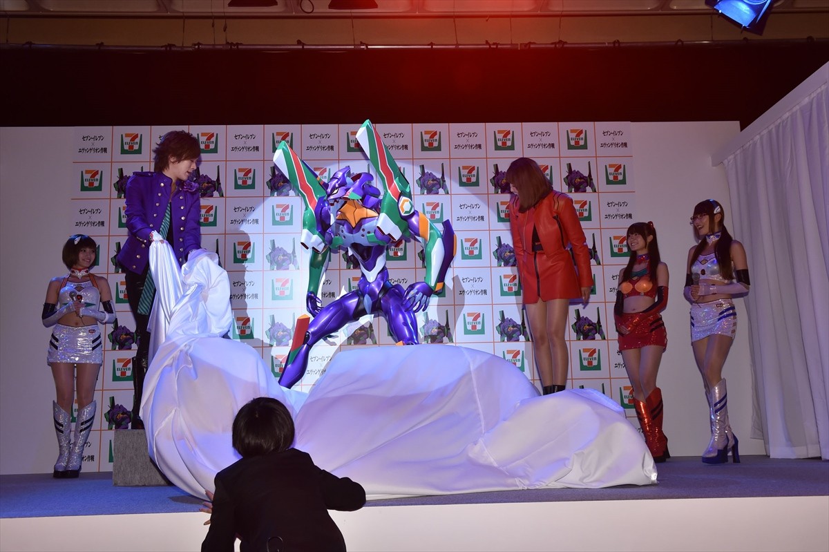 『エヴァ』1体170万円の巨大初号機フィギュア登場！　「セブン」とのコラボ作戦始動