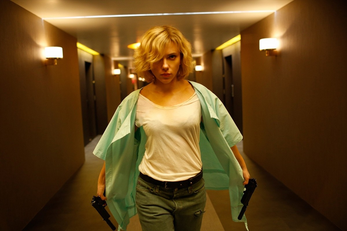 スカーレット・ヨハンソンが激しいアクションを披露するリュック・ベッソン監督最新作『LUCY/ルーシー』