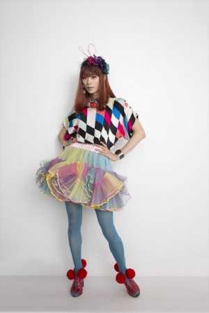 菅田将暉、女子顔負けの女装姿を披露！