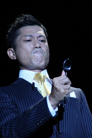 「ユリ・ゲラーVS矢追純一超常記者会見」に登場した逸見太郎