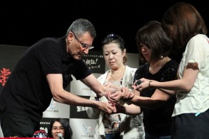 「ユリ・ゲラーVS矢追純一超常記者会見」に登場したユリ・ゲラー