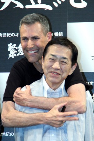 「ユリ・ゲラーVS矢追純一超常記者会見」に登場した矢追純一、ユリ・ゲラー