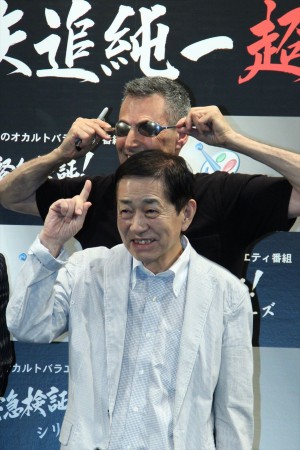 「ユリ・ゲラーVS矢追純一超常記者会見」に登場した矢追純一、ユリ・ゲラー