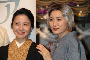 『花子とアン』クランクアップ取材会に登場した吉高由里子、仲間由紀恵