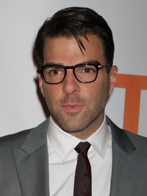 噂の同性の恋人との関係を事実上認めたザカリー・クイント