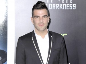 噂の同性の恋人との関係を事実上認めた、ザカリー・クイント