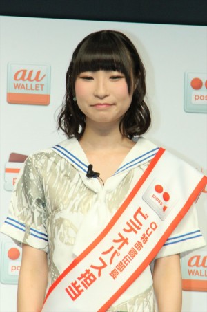 「auサービス拡充　発表イベント」に出席したでんぱ組．incの藤咲彩音