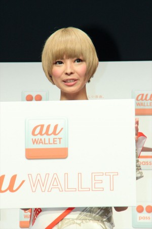 「auサービス拡充　発表イベント」に出席したでんぱ組．incの最上もが