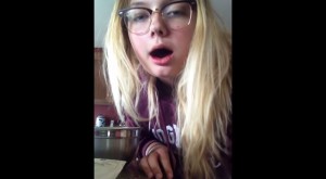 抜歯直後の「氷水バケツ」がホラーすぎる　血だらだら＆もうろうで「みんな愛してる」