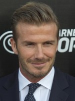 デヴィッド・ベッカム、パパラッチを避けバイク事故