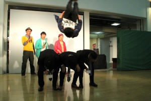 『フルスロットル』公開記念イベントに登場した寺門ジモン、肥後克広、上島竜兵、CORKY