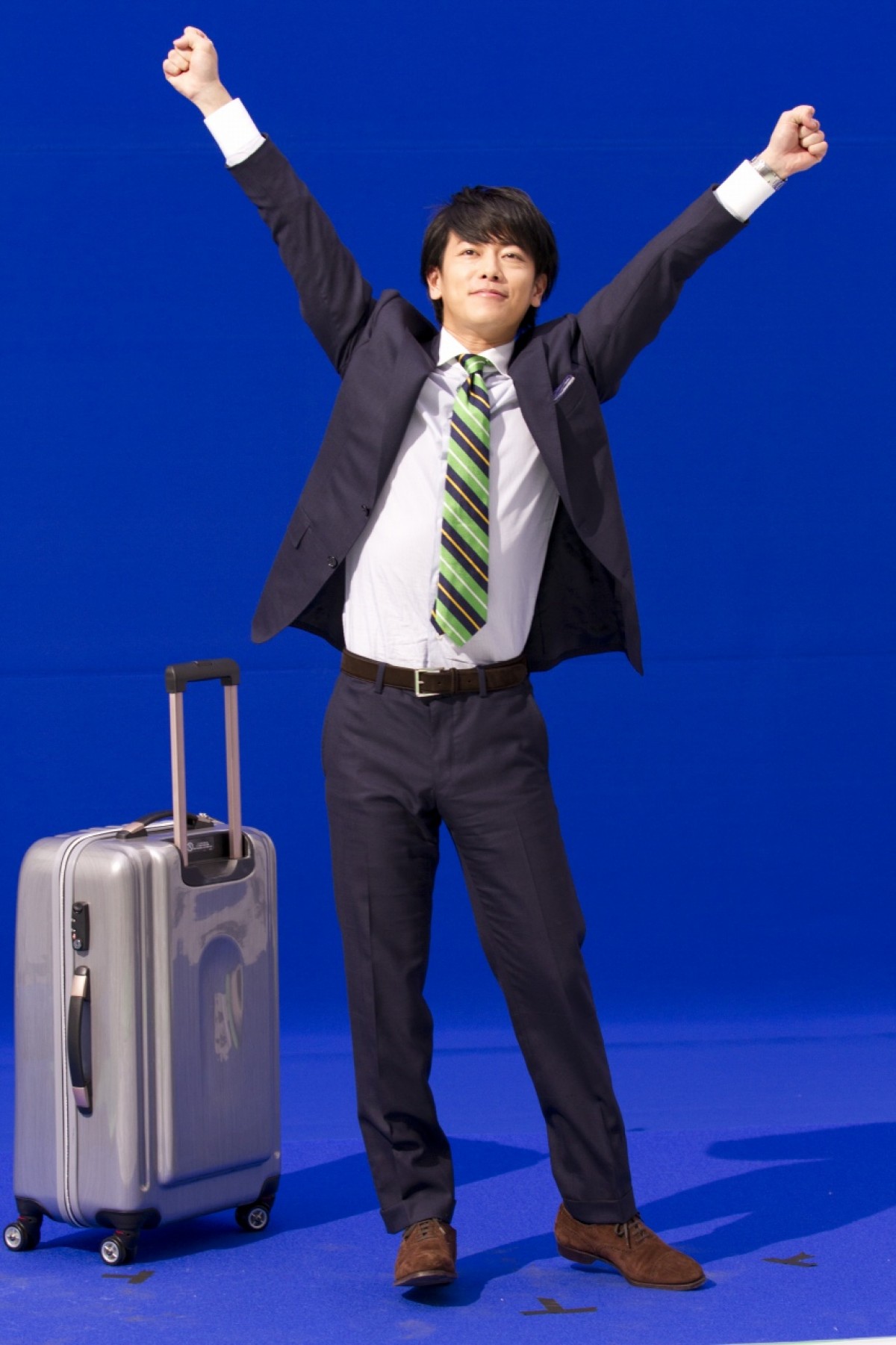 佐藤健、仕事は「人間関係が左右する」　新CMでサラリーマン役に