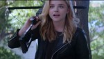 クロエ・モレッツ、ミシェル米大統領夫人と『ダイバージェント』パロディに出演？