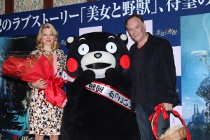 映画『美女と野獣』来日記者会見に登場したレア・セドゥー、くまモン、クリストフ・ガンズ監督