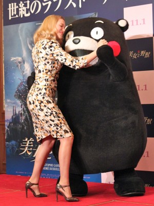 映画『美女と野獣』来日記者会見に登場したレア・セドゥー、くまモン