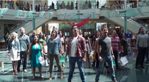 ＜動画＞なんて贅沢な！舞台『レ・ミゼラブル』のキャストによるフラッシュモブが感動的