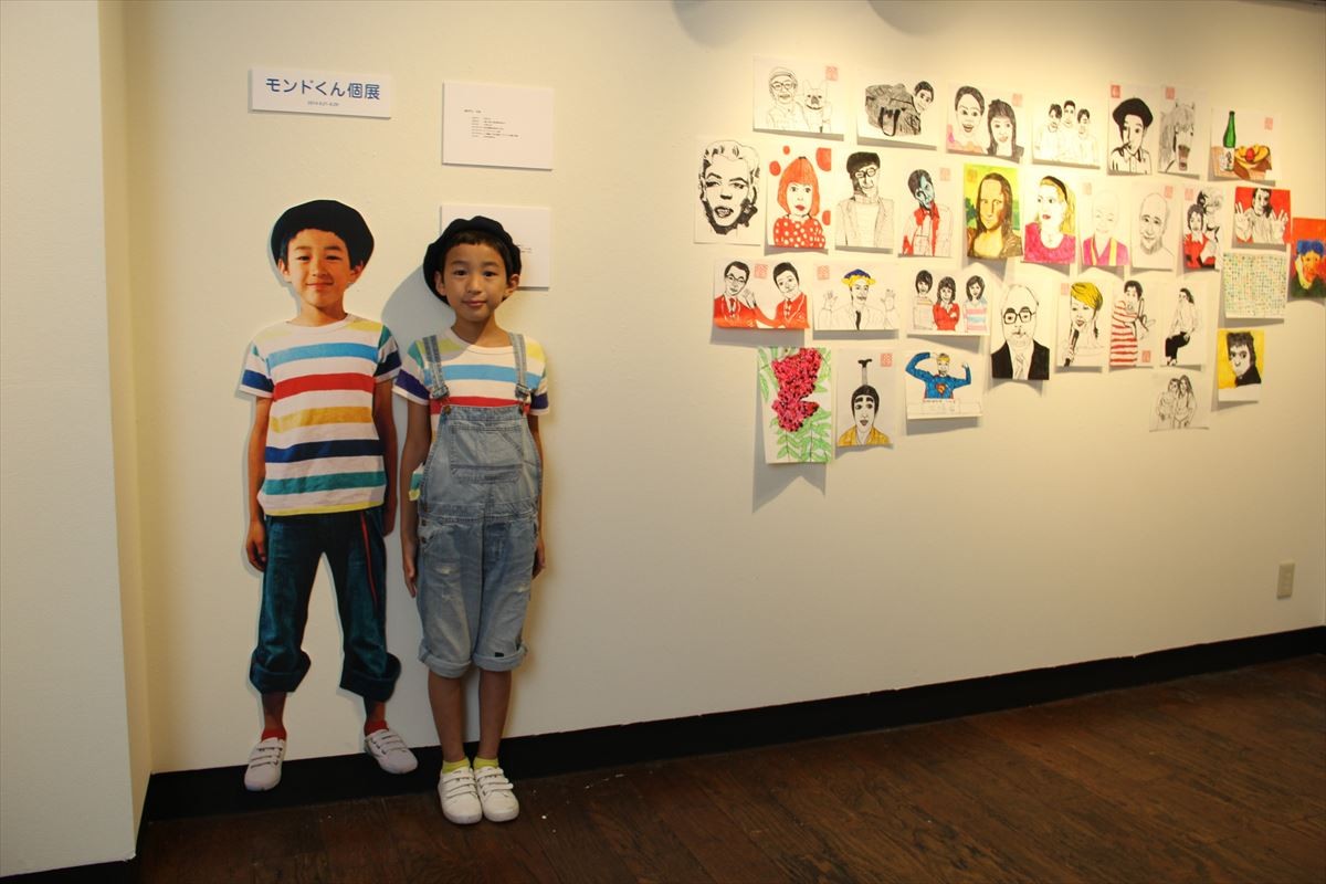 話題を呼ぶ“10歳の画伯”モンドくんの世界　好きな映画は『シャイニング』