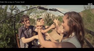 “手遊び”を伴奏にして歌ってみた！4人が複雑な手遊びをしながら歌う動画が世界で話題