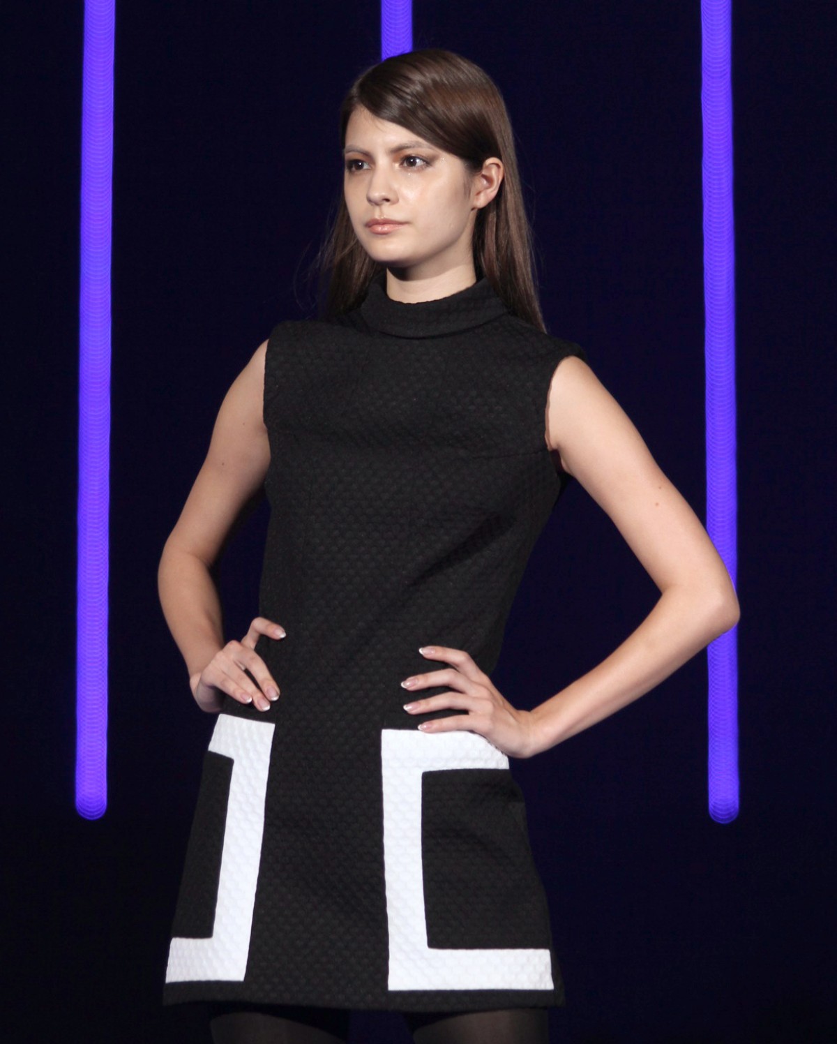 ローラ、赤毛のボブスタイルに会場沸く！セクシードレスで会場を魅了＜東京ガールズコレクション2014秋冬＞
