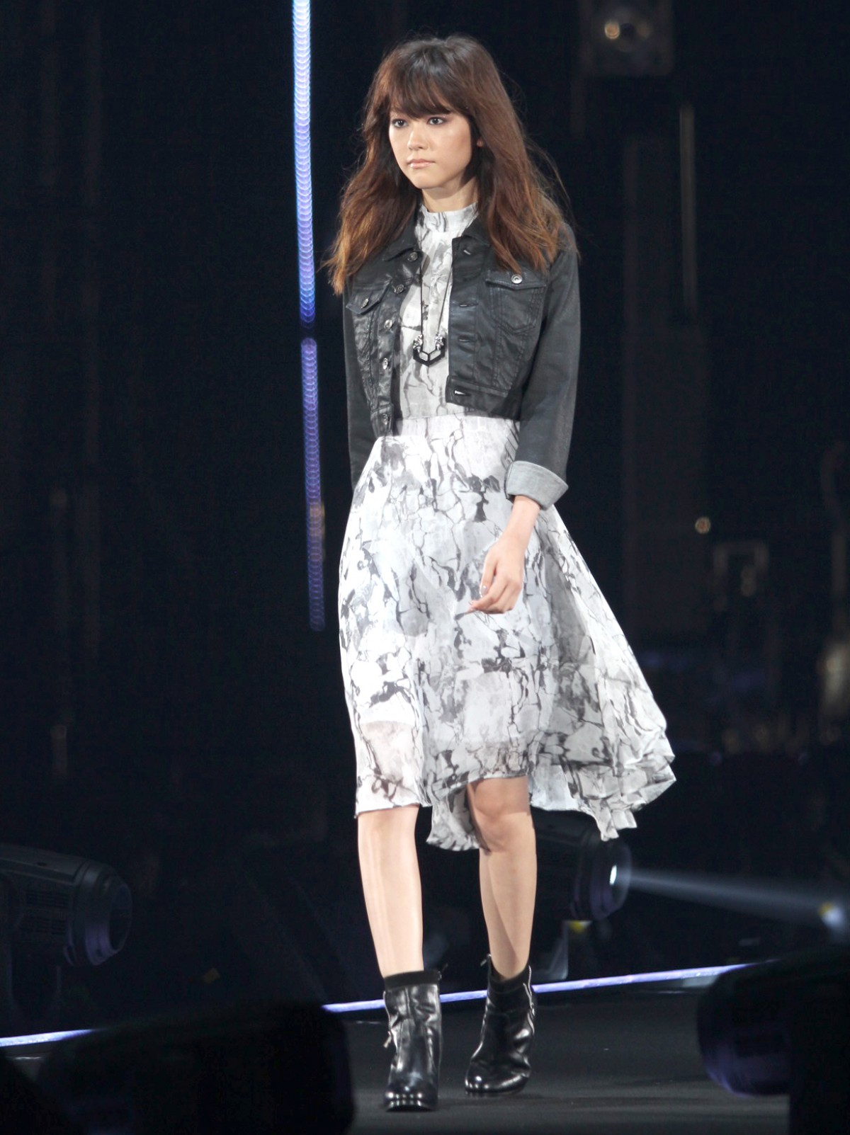 桐谷美玲、黒ジャケットでクールに登場！＜東京ガールズコレクション2014秋冬＞